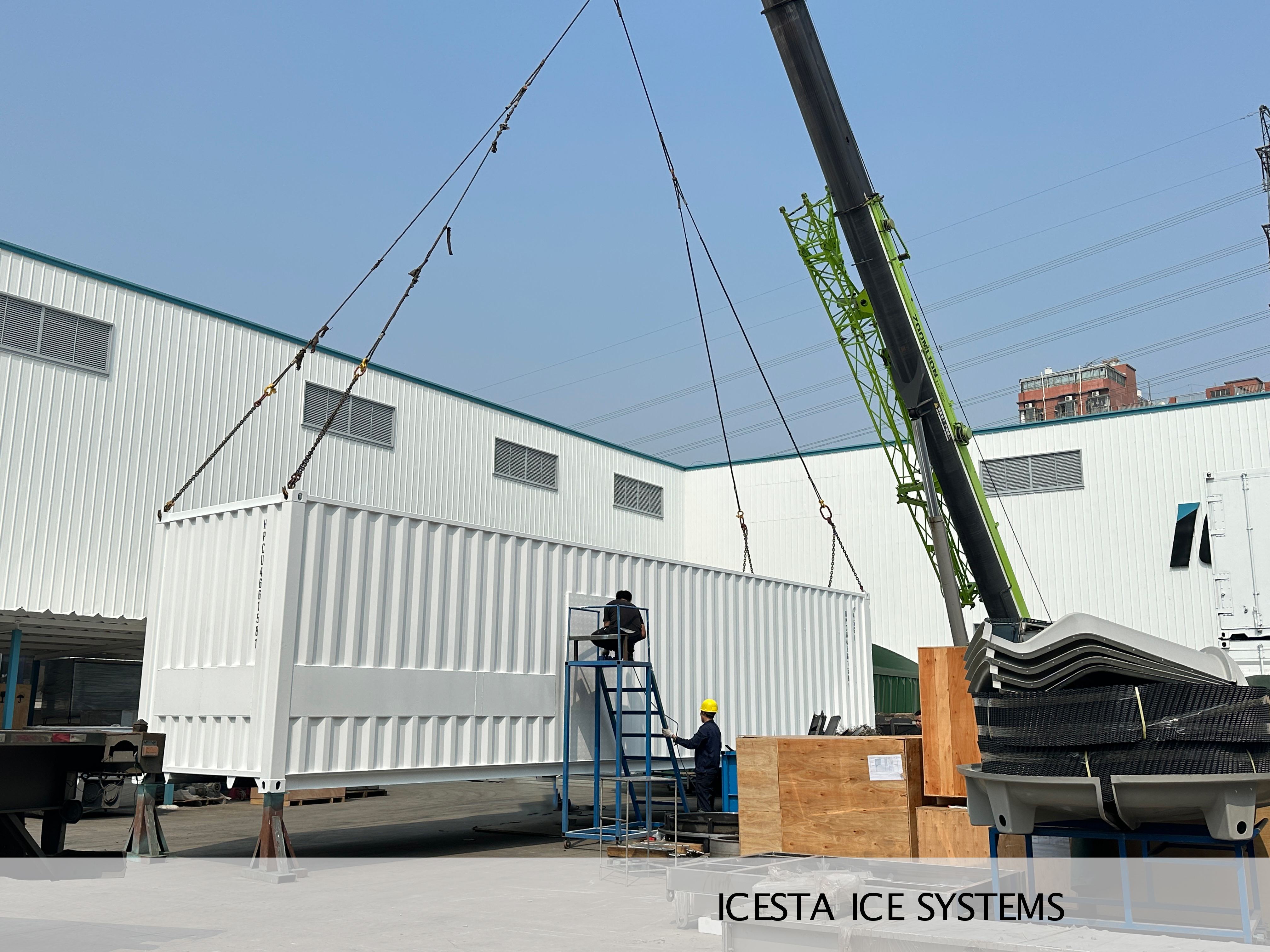 Usine de glace en écailles conteneurisée avec stockage automatique de la glace, système de livraison et de pesage (tout-en-un) 