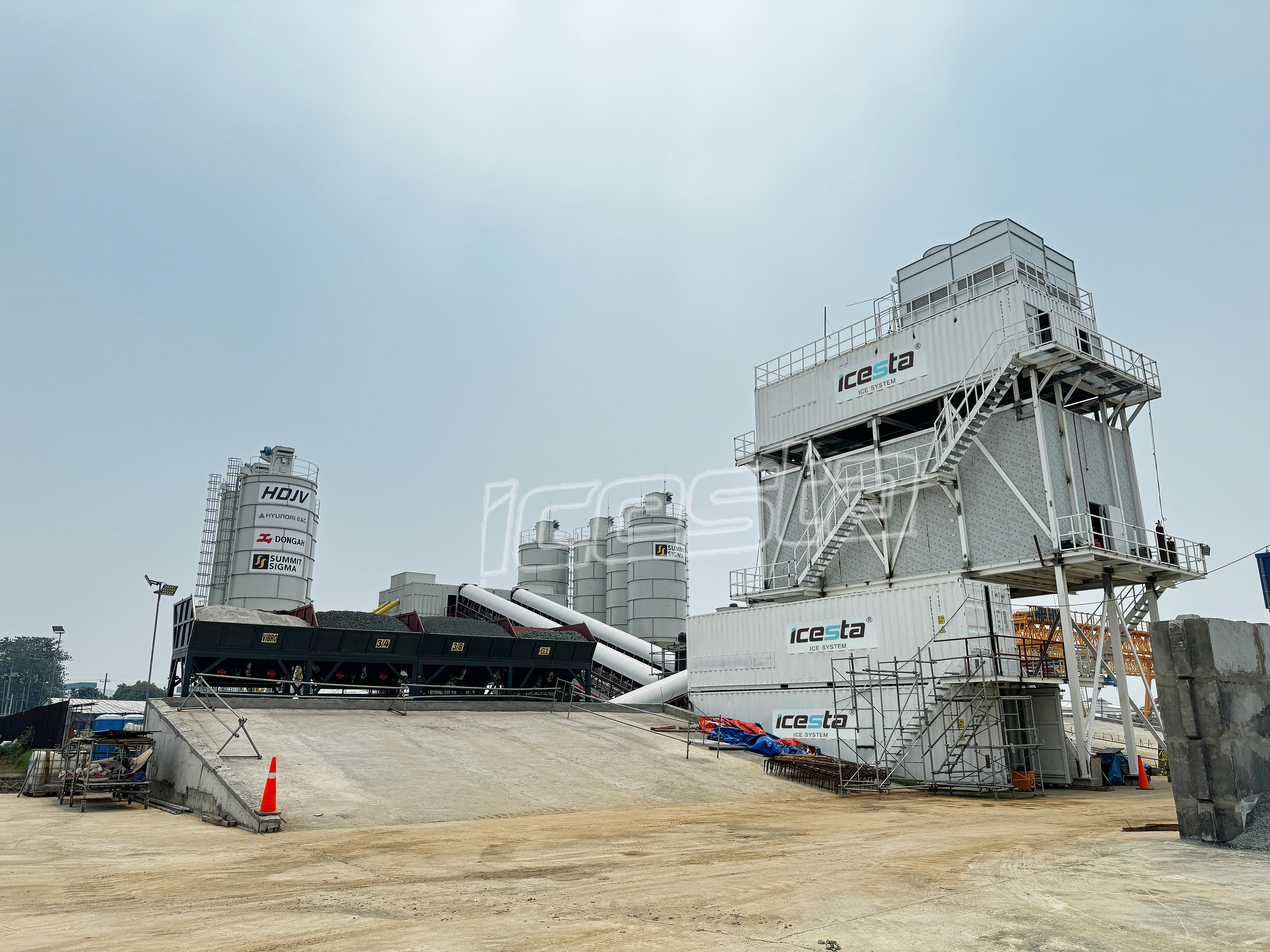 Projet de refroidissement du béton à grande échelle aux Philippines - Solution complète d'usine de glace en plaques conteneurisée de 60 T/jour
