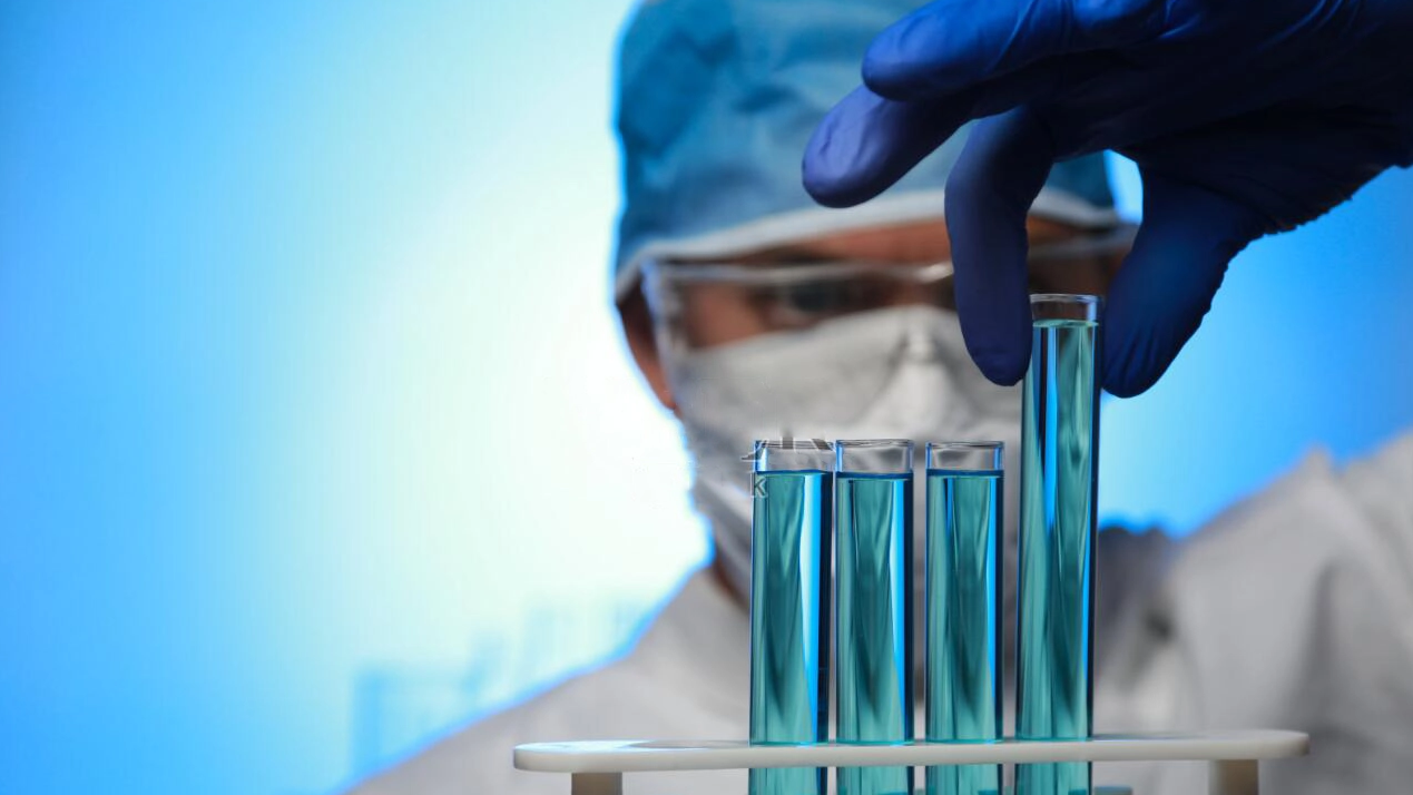 Le système de glace en écailles entièrement automatique de 50 tonnes d'ICESTA permet à une grande usine chimique de Shanghai d'établir de nouvelles normes en matière de refroidissement des processus